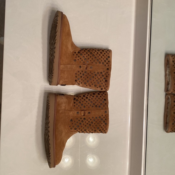 Ugg Elliott studded boots size 8 - Picture 4 of 12
